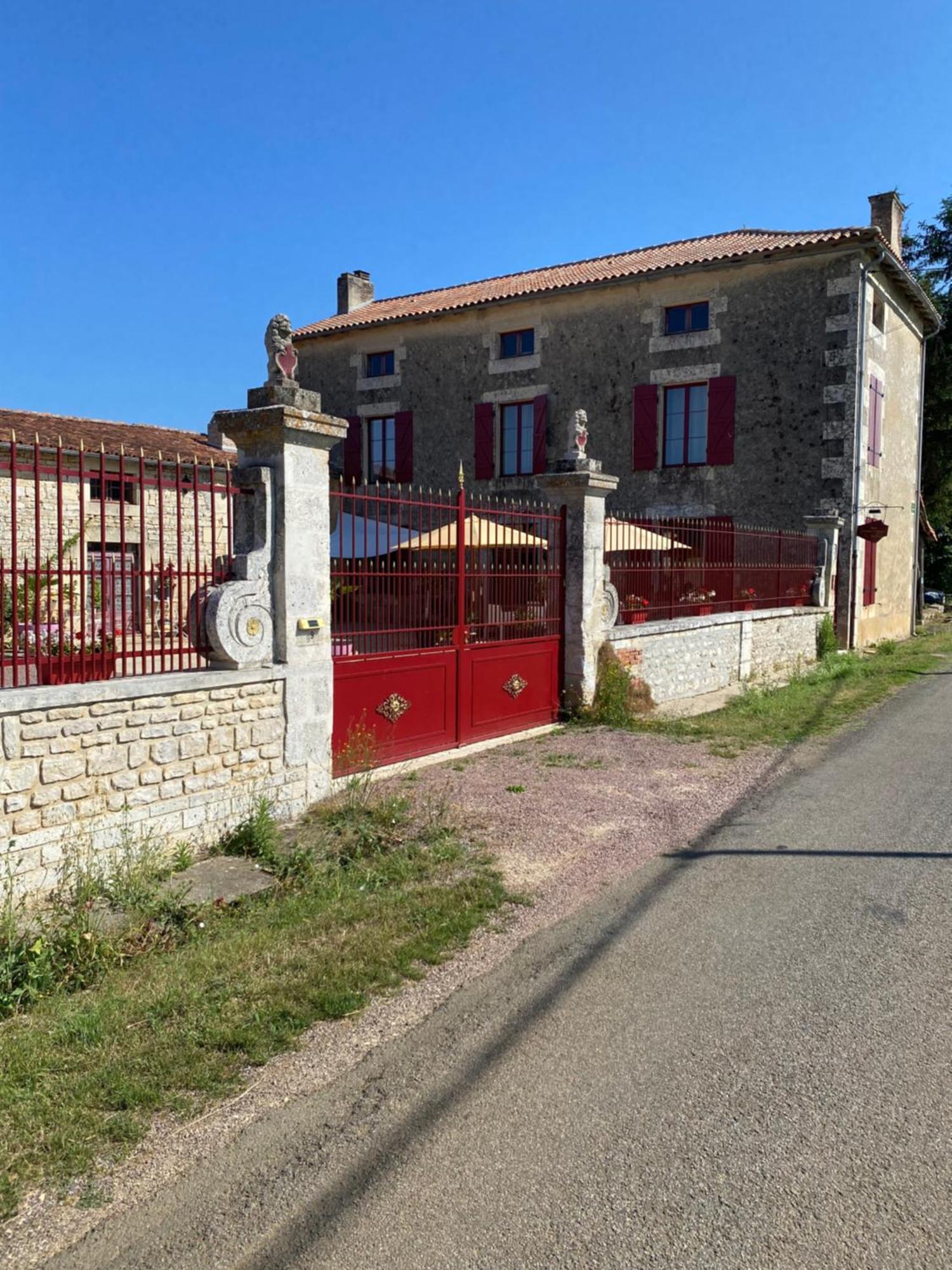 La Tuilerie Bed & Breakfast Verteuil-sur-Charente Bagian luar foto